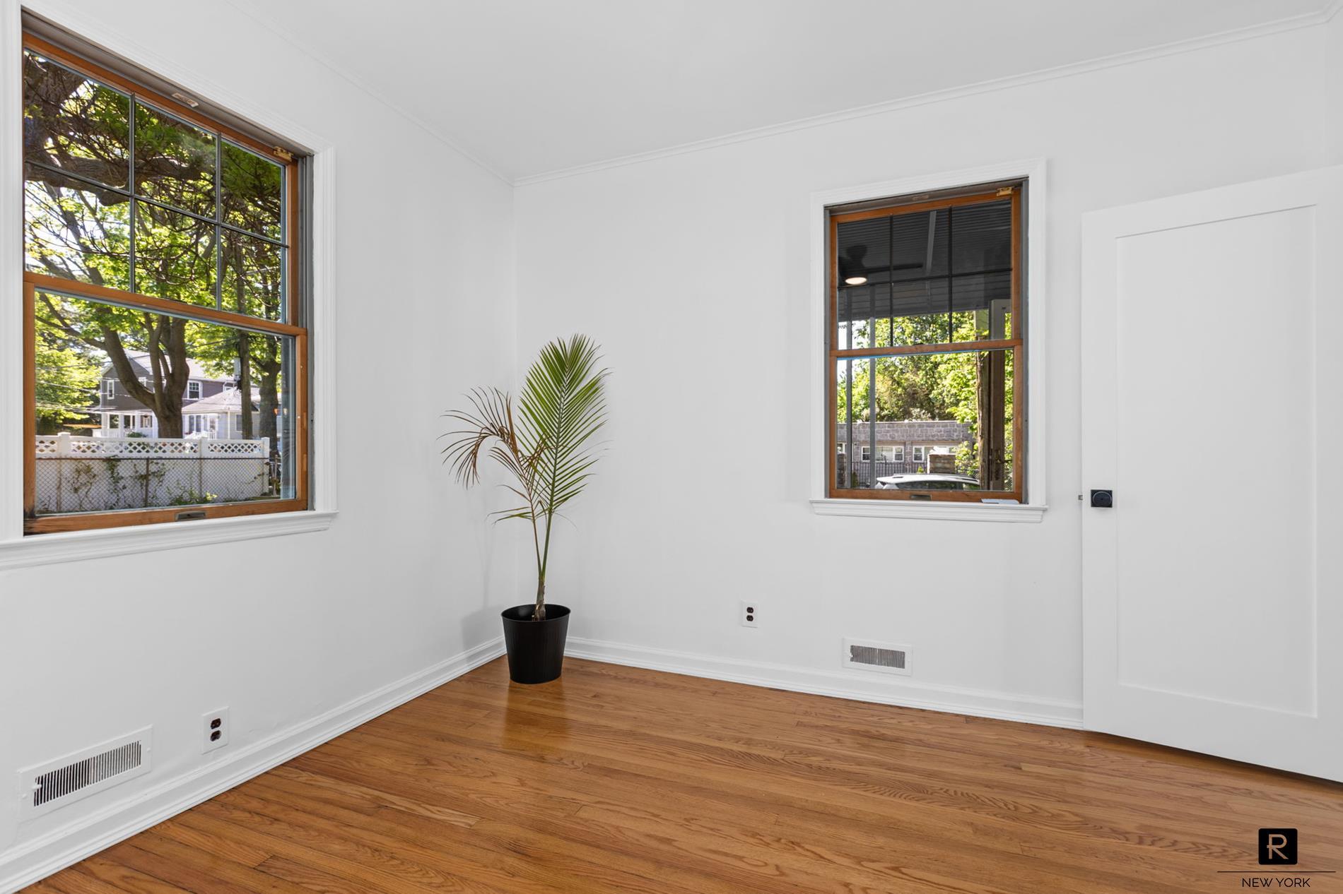 25 Bay Street Throgs Neck Bronx NY 10464