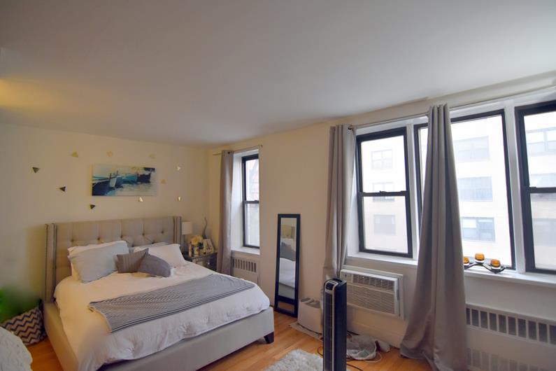 200 East 28th Street 4-D Kips Bay New York NY 10016
