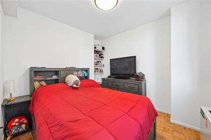 4-74 48th Avenue 7-E Hunters Point Queens NY 11109