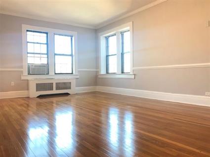 XXXLARGE ONE BEDROOM in Scarsdale!