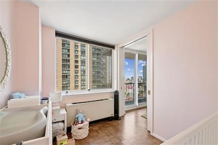 4-74 48th Avenue 21-E Hunters Point Queens NY 11109