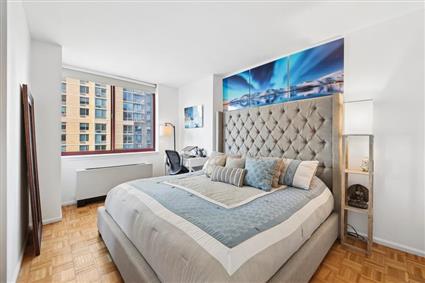 4-74 48th Avenue 7-E Hunters Point Queens NY 11109