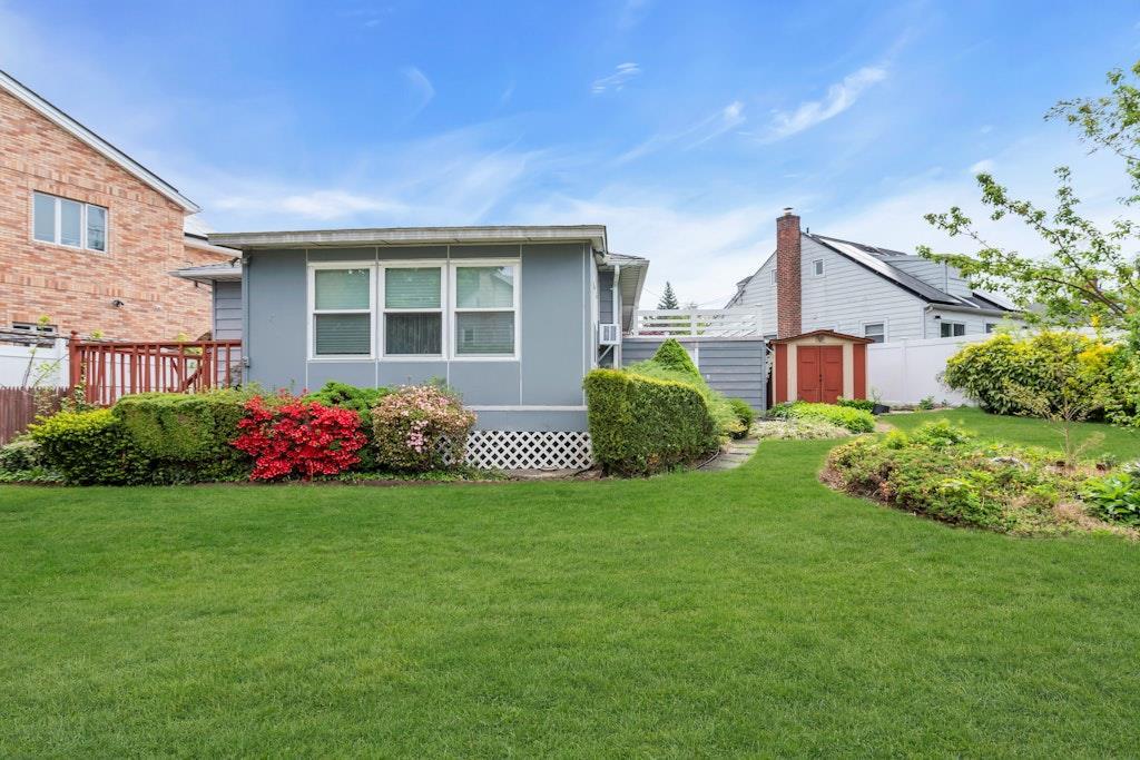 38-02 254th Street Little Neck Queens NY 11363