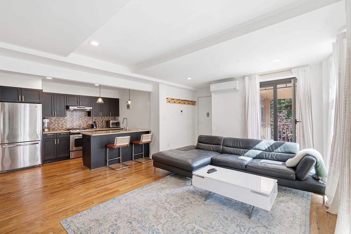 117 Kingsland Avenue, Apt 2-C, Brooklyn, NY 11222