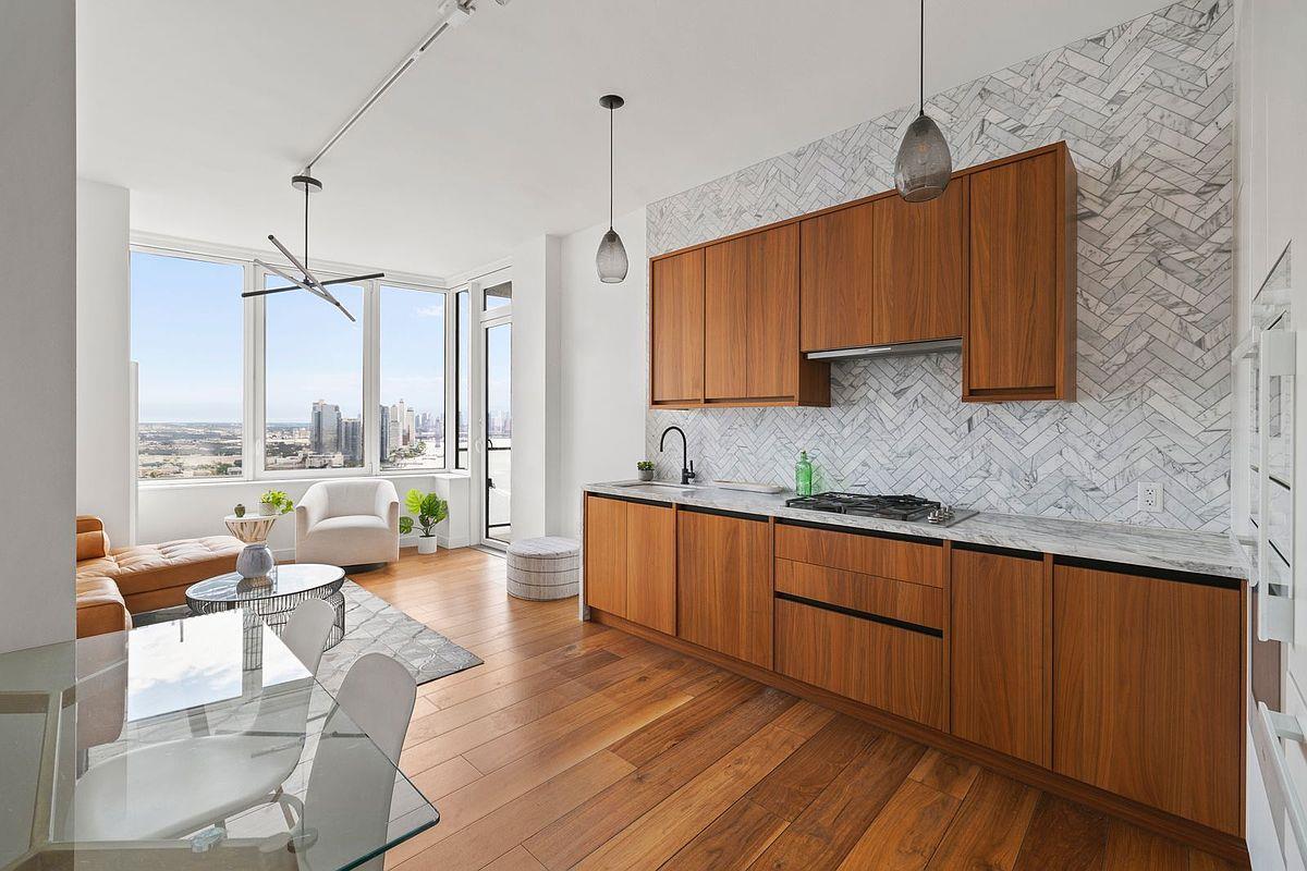 21 India Street, Apt 31-H, Brooklyn, NY 11222