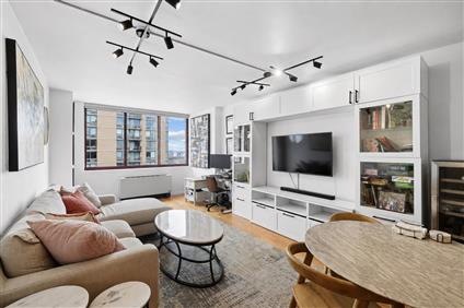 4-74 48th Avenue 28-E Hunters Point Queens NY 11109