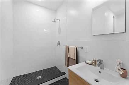 27 Saint Marks Place 2-CD E. Greenwich Village New York NY 10003