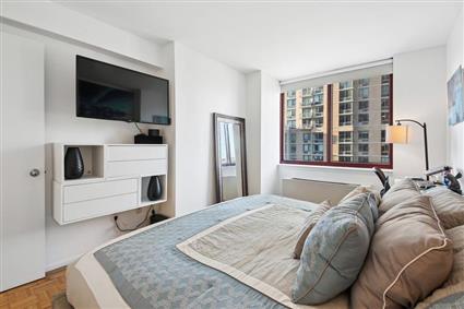 4-74 48th Avenue 7-E Hunters Point Queens NY 11109