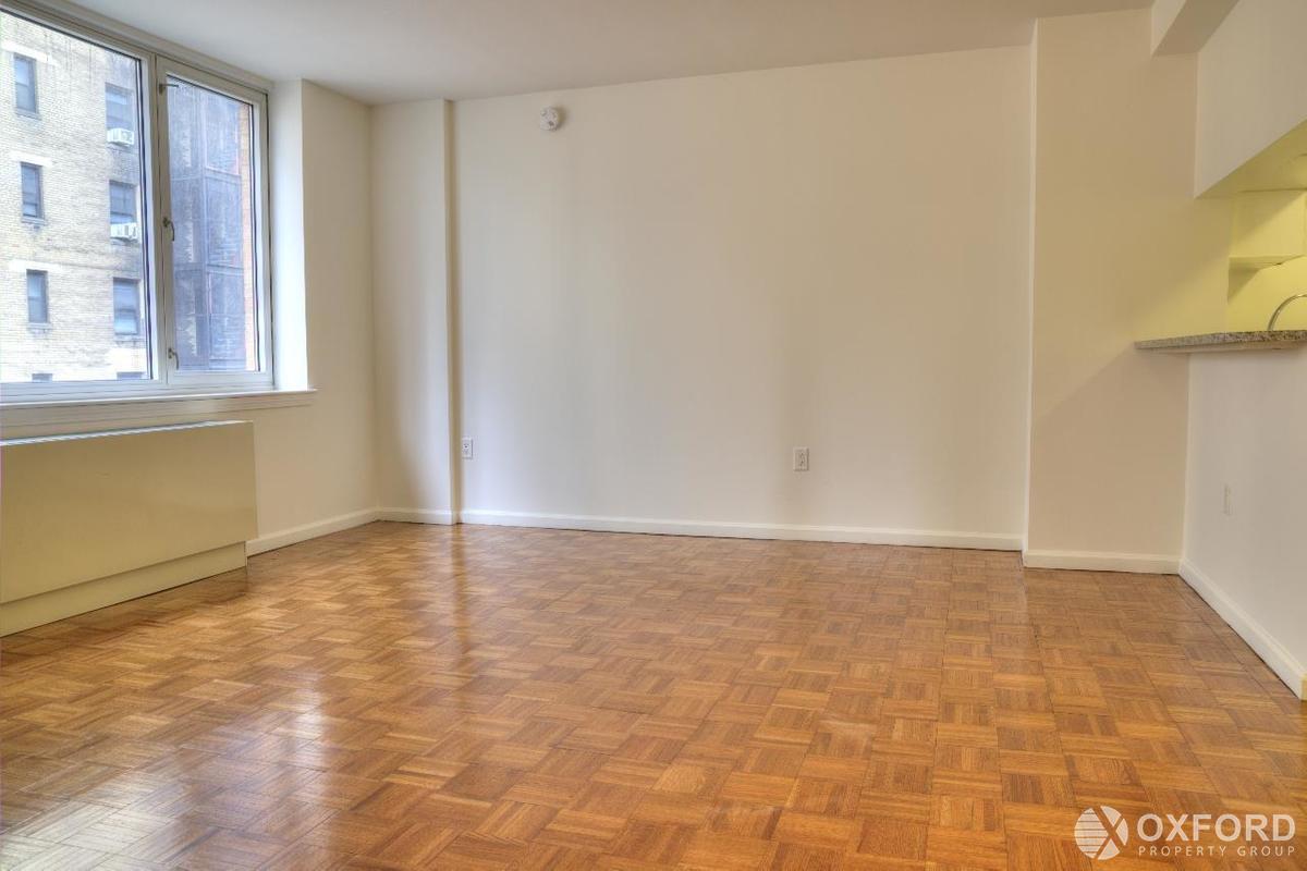 350 West 43rd Street, Apt 6C, New York, NY 10036