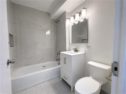 4-74 48th Avenue 30-J Hunters Point Queens NY 11109