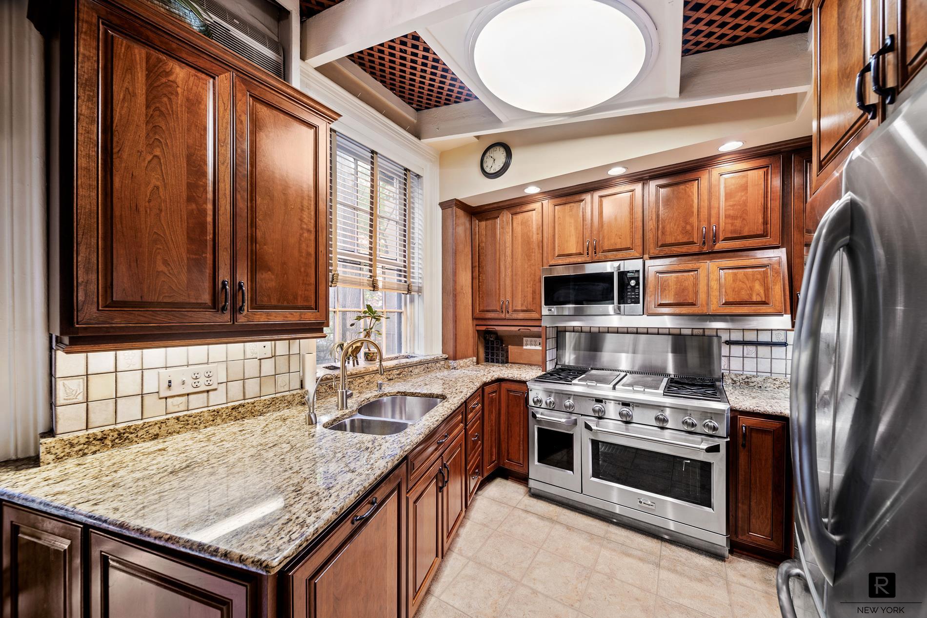 233 East 35th Street Murray Hill New York NY 10016