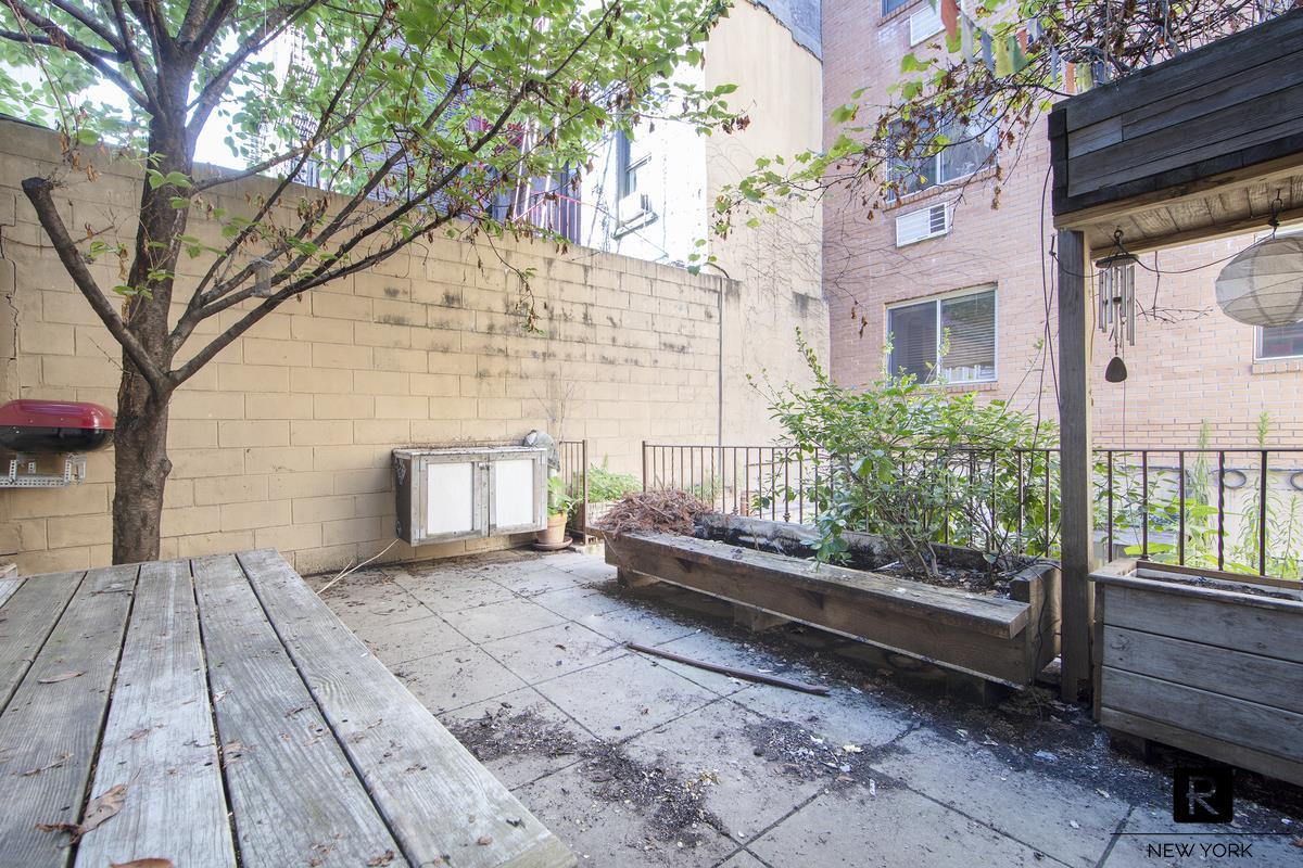 422 East 10th Street E. Greenwich Village New York NY 10009