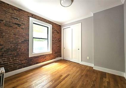 21-28 35th Street 2-G Steinway-Ditmars Queens NY 11105