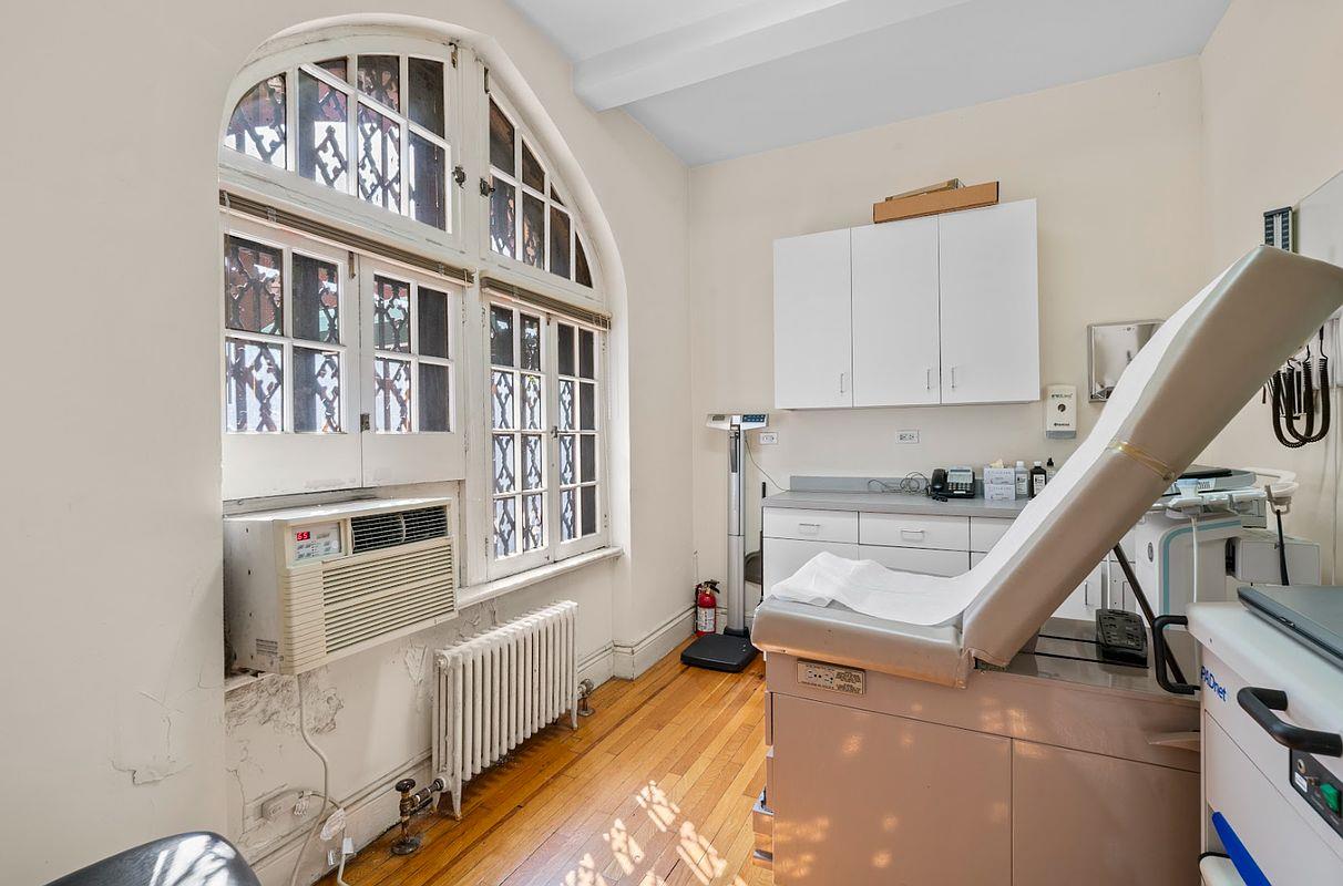 325 East 79th Street, Apt 1-A, New York, NY 10075