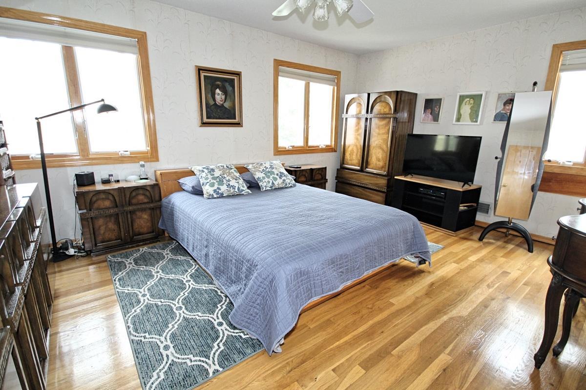 223 Whitman Drive Mill Basin Brooklyn NY 11234 Brooklyn 4U