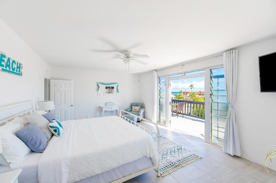 16 Barclay Close Out of NYC Providenciales Turtle Cove TKCA 1ZZ