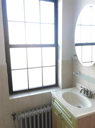 XXXLARGE ONE BEDROOM in Scarsdale!