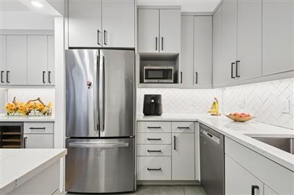 4-74 48th Avenue 7-E Hunters Point Queens NY 11109