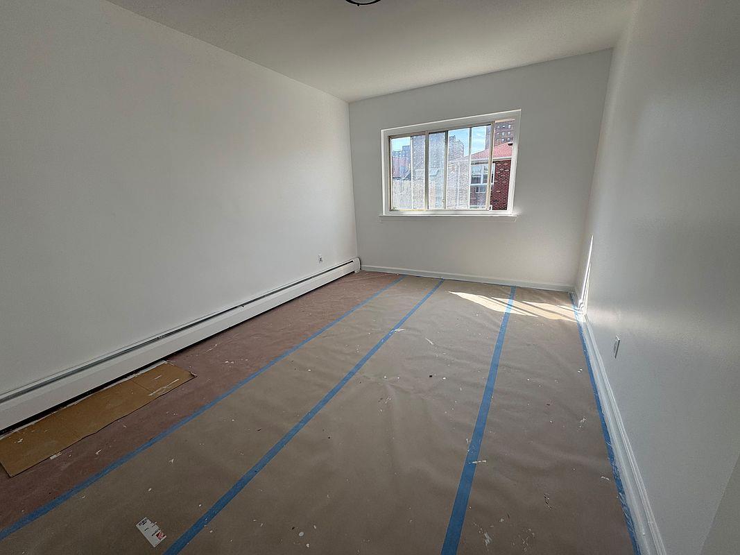 21-20 Broadway, Apt 2, Queens, NY 11106