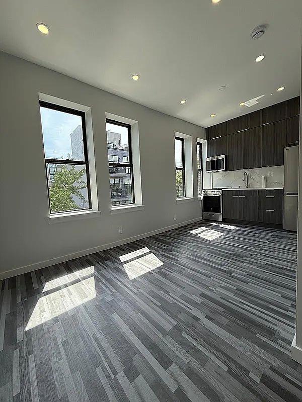 409 Grand Street, Apt 3-F, Brooklyn, NY 11211