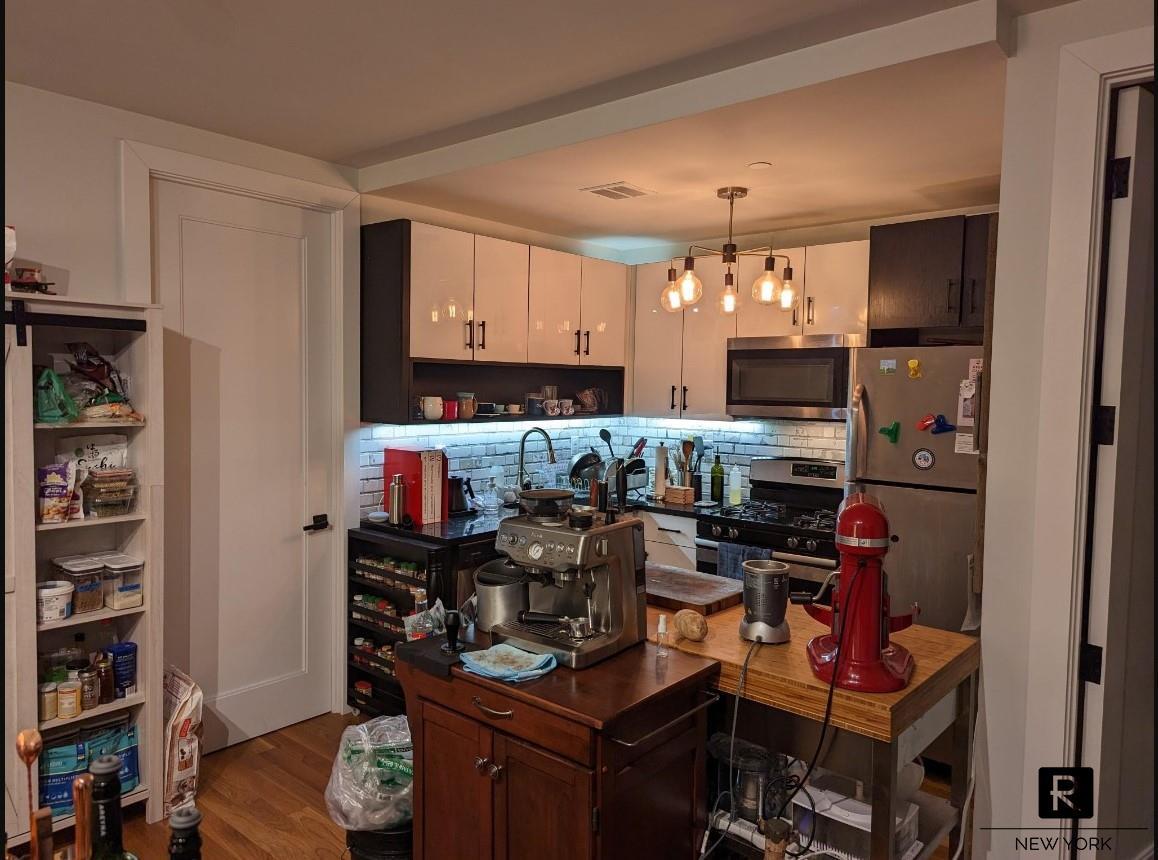 SHORT-TERM 2BA/1BA UNIT EAST WILLIAMSBURG, BROOKLYN