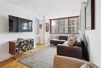 4-74 48th Avenue 7-E Hunters Point Queens NY 11109