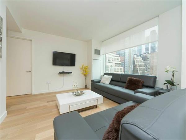 Beautifully Furnished 2 bed/2 bath in Luxury Building