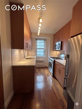 400 East 54th Street 12-F Sutton Place New York NY 10022