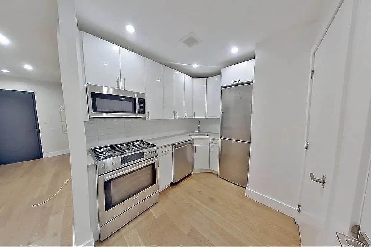 114 East 40th Street, Apt 3-D, New York, NY 10016