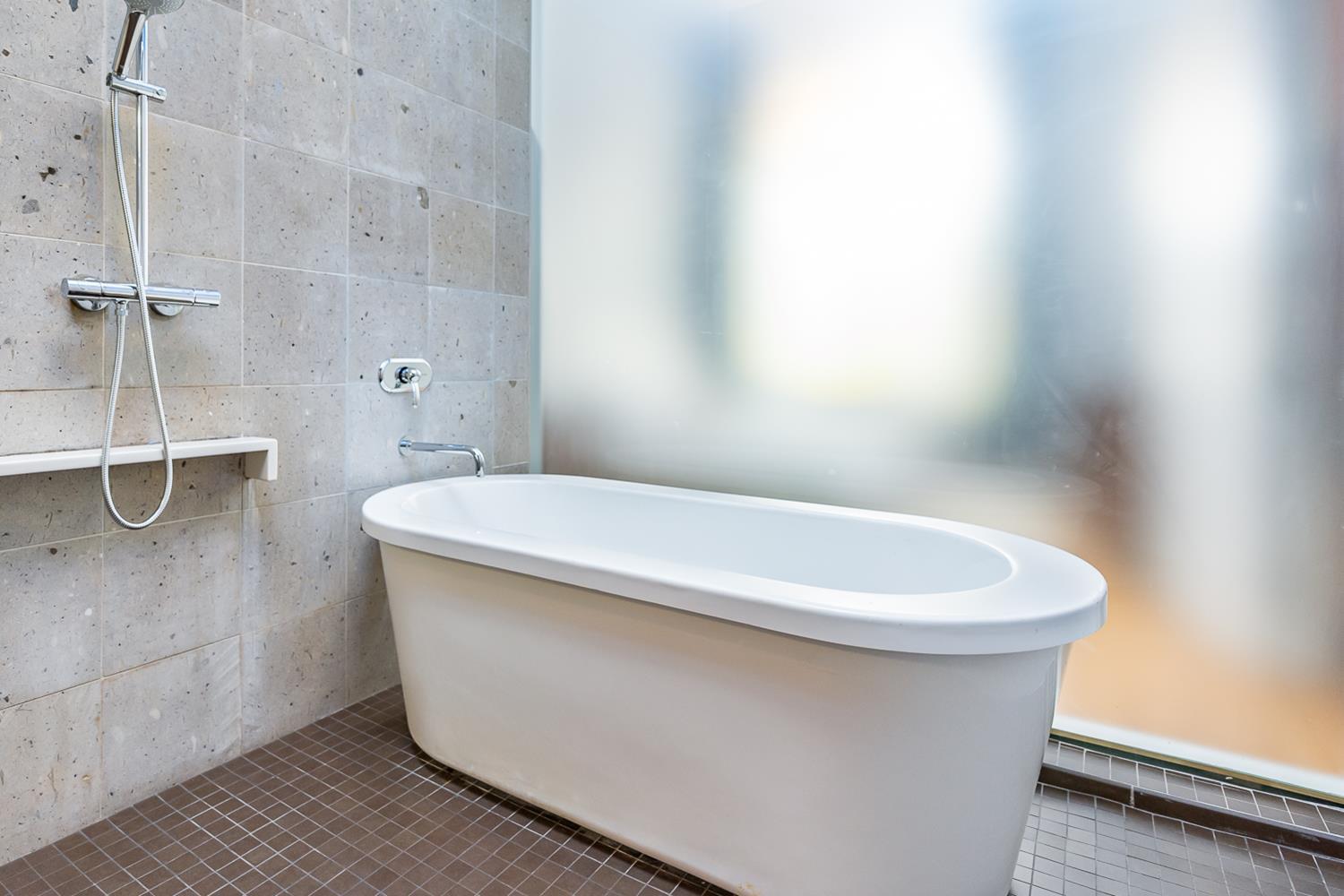 27-28 Thomson Avenue 225 Long Island City Queens NY 11101