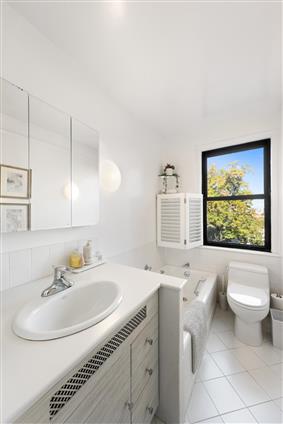 152 East 94th Street 8-D Carnegie Hill New York NY 10128