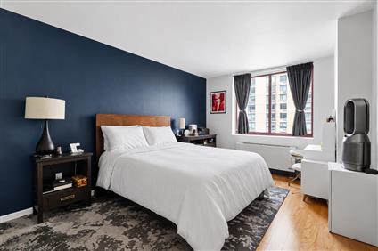 4-74 48th Avenue 28-E Hunters Point Queens NY 11109