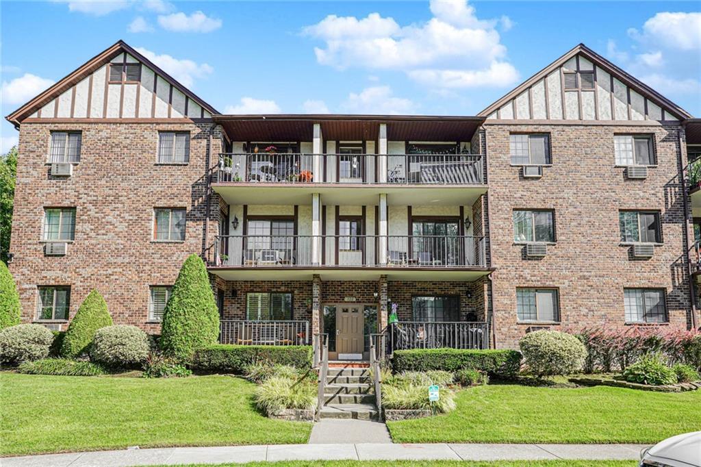 120 Devon Loop Heartland Village Staten Island NY 10314