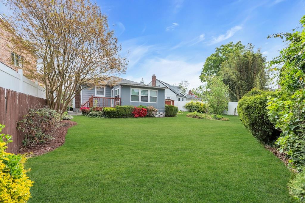 38-02 254th Street Little Neck Queens NY 11363
