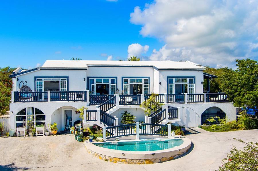16 Barclay Close Out of NYC Providenciales Turtle Cove TKCA 1ZZ