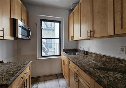 21-27 33rd Street 3-A Steinway-Ditmars Queens NY 11105