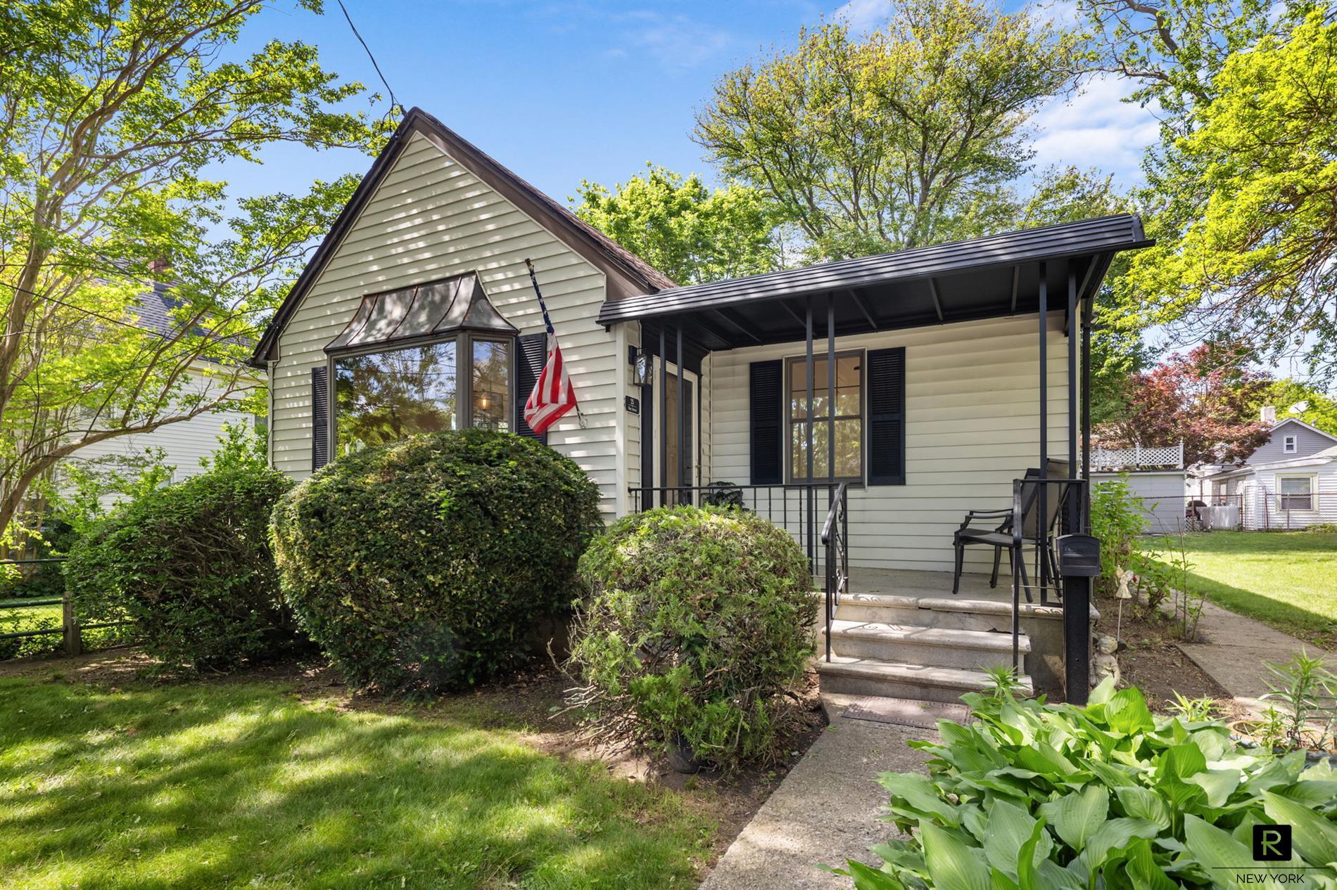 25 Bay Street Throgs Neck Bronx NY 10464