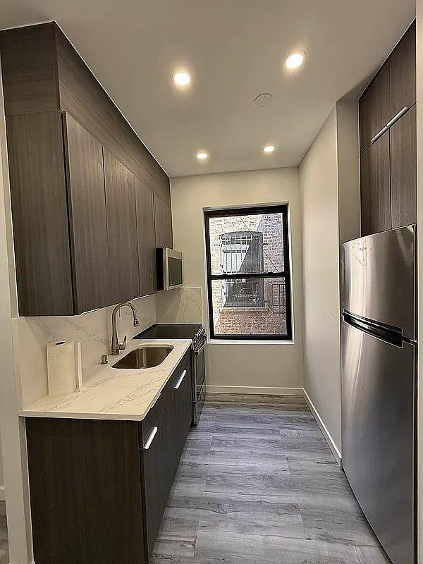 409 Grand Street, Apt 3-R, Brooklyn, NY 11211