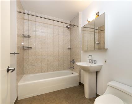 48-21 5th Street 4-M Hunters Point Queens NY 11101