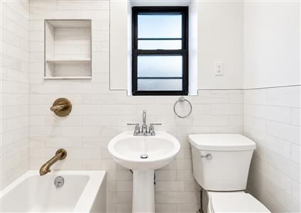 75 Pineapple Street 2-D Brooklyn Heights Brooklyn NY 11201