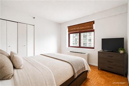 4-74 48th Avenue 4-V Hunters Point Queens NY 11109