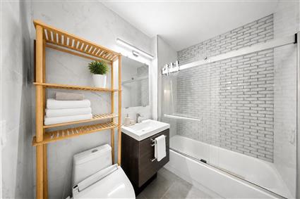 4-74 48th Avenue 35E Hunters Point Queens NY 11109