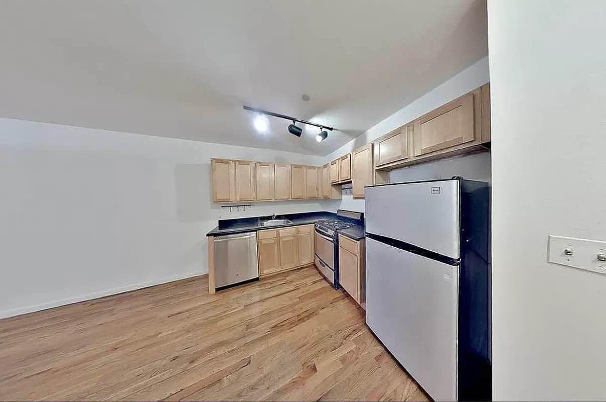 195-199 East 2nd Street, Apt 14, New York, NY 10009