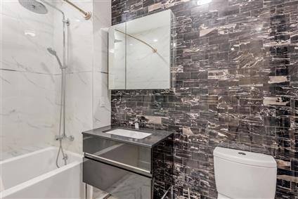 11-12 44th Drive 4-D Long Island City Queens NY 11101