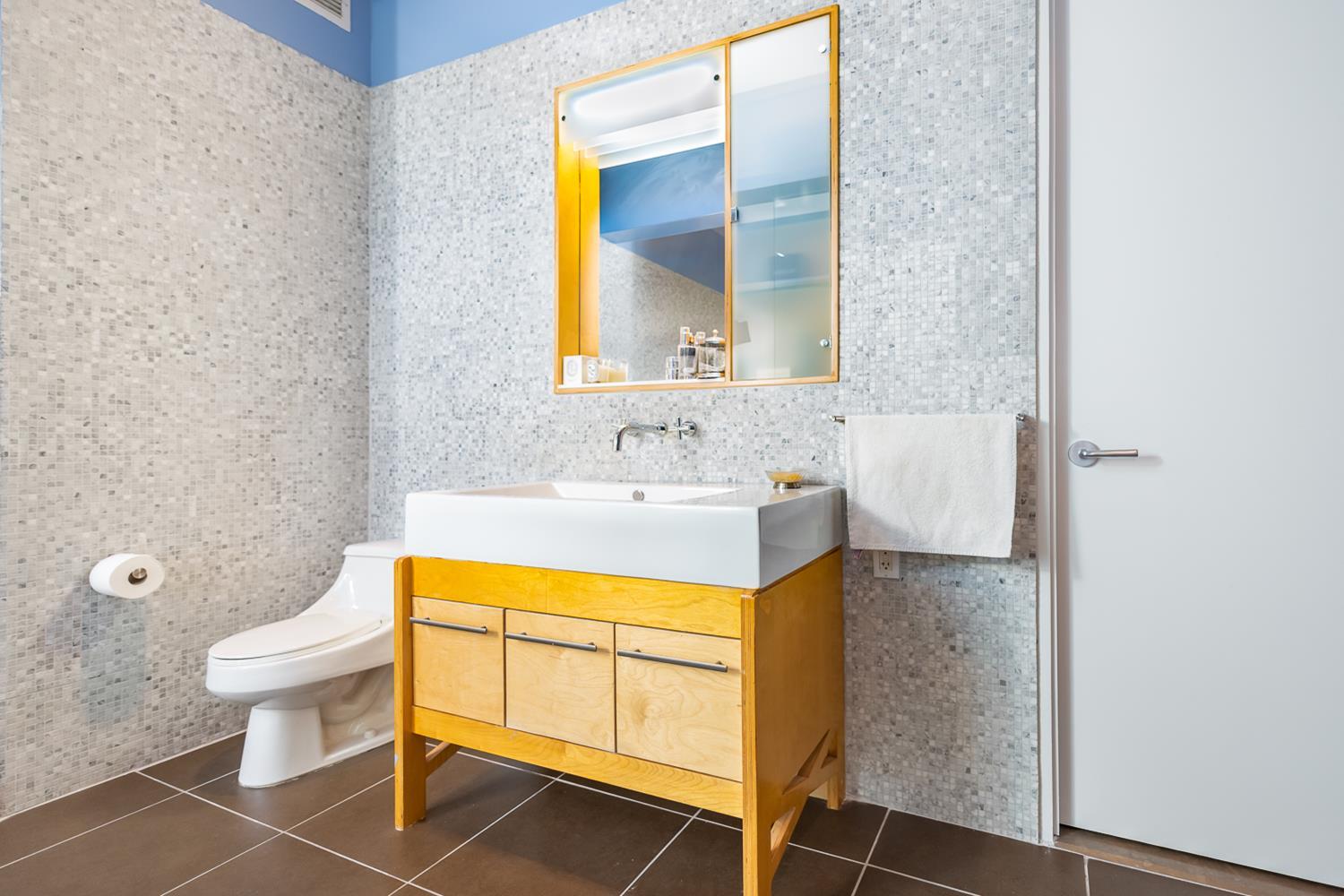 27-28 Thomson Avenue 225 Long Island City Queens NY 11101