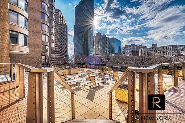 330 East 38th Street Murray Hill New York NY 10016