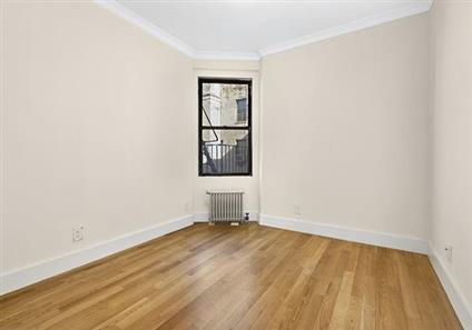 21-48 35th Street 4-C Steinway-Ditmars Queens NY 11105
