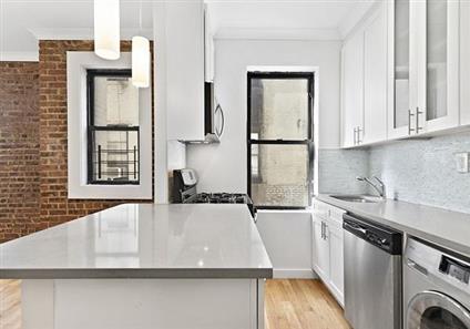 21-48 35th Street 4-C Steinway-Ditmars Queens NY 11105