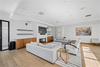 21-30 44th Drive PH-F Court Square Queens NY 11101