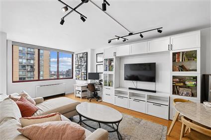 4-74 48th Avenue 28-E Hunters Point Queens NY 11109